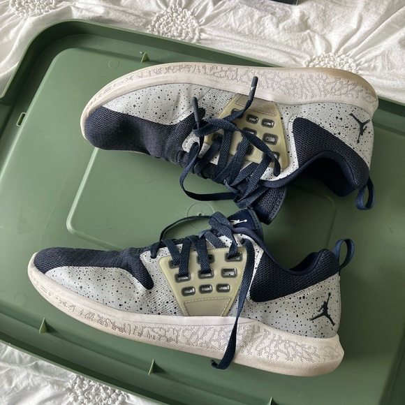 Jordan Shoes - Picture 4 of 5